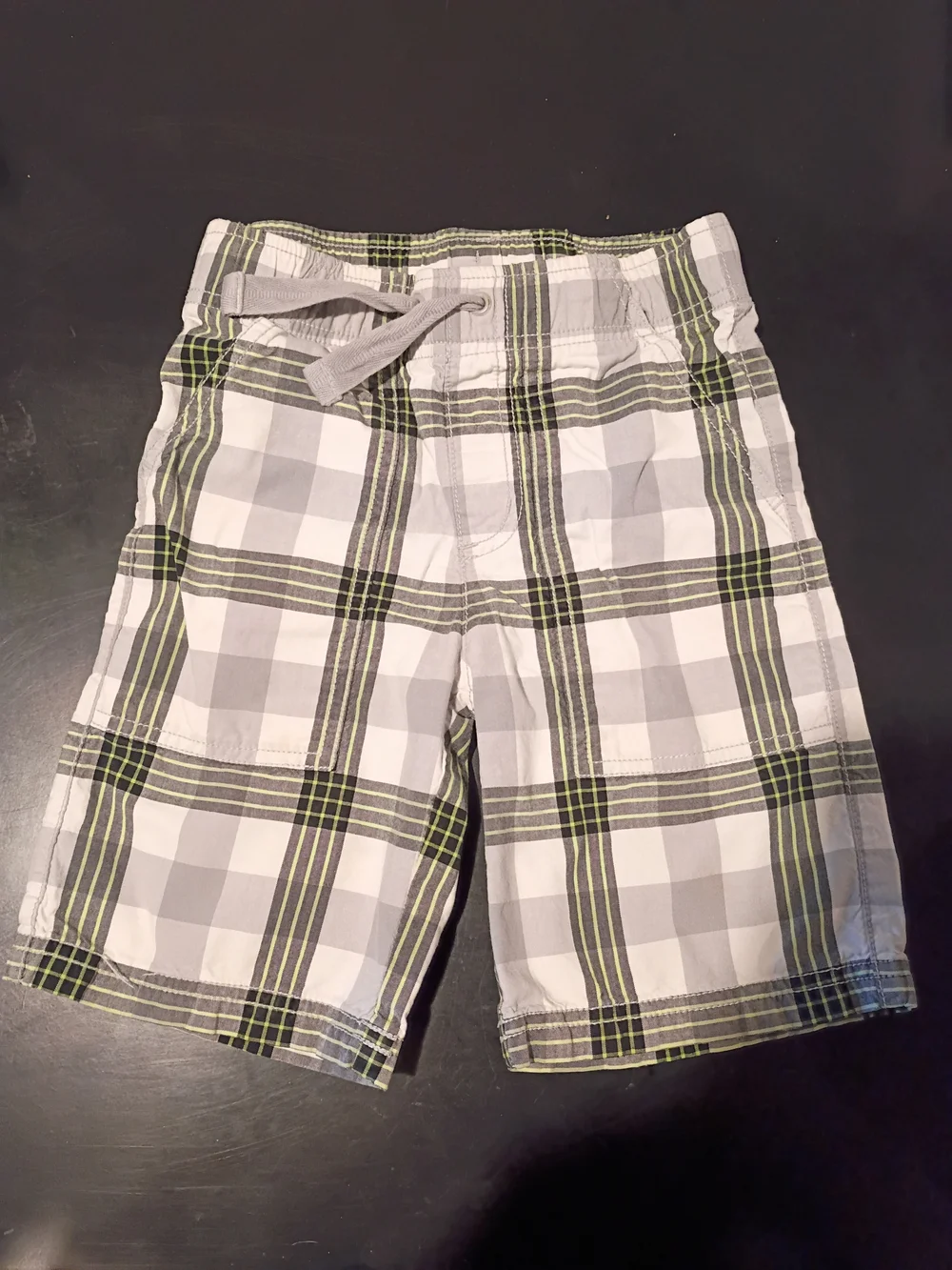 Gymboree Boys Plaid Pull-On Shorts (Size 5) – White, Gray & Lime Green